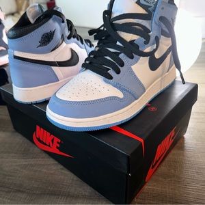 Air Jordan 1 high university blue size 6 (youth) worn twice